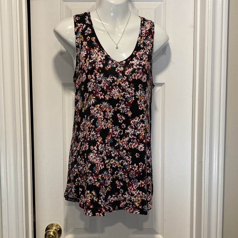 Maurices 24/7 - Sleeveless Black Floral V-Neck Curved Split Hem Tank Top - Sz S.
